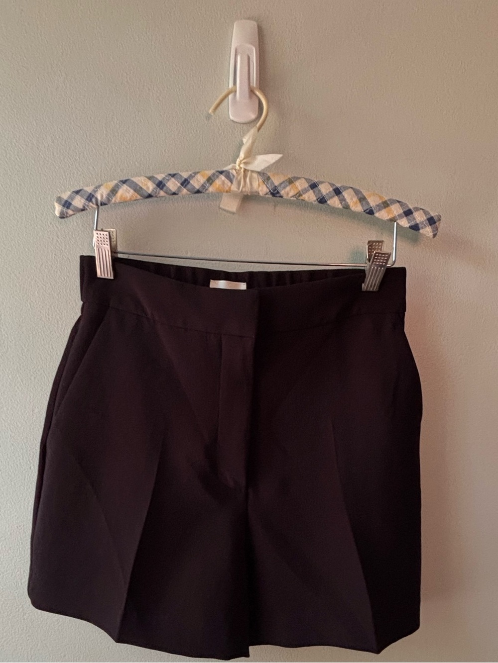Wilfred Aritzia NWOT High Waisted Black Pleated Suiting Shorts SZ 4 Quiet Luxury - Picture 2 of 9